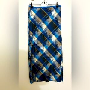 URBAN OUTFITTERS LONG PLAID SKIRT SHADES OF NEUTRAL BLUES FOR FALL.